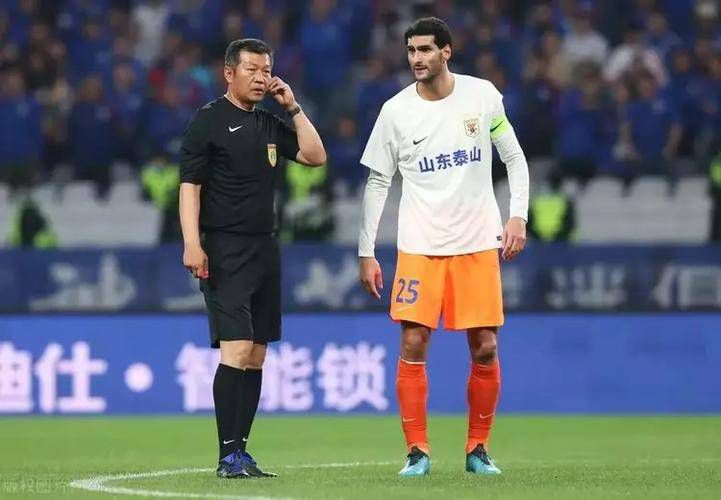 在米兰客场2-2战平萨勒尼塔纳的意甲联赛中，米兰后卫托莫里在比赛中受伤离场。
